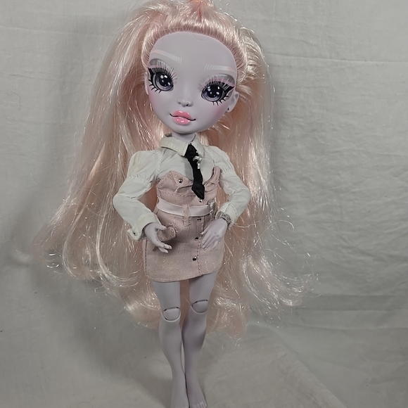 Fashion Doll with Pink Hair and White Outfit - Picture 5 of 12
